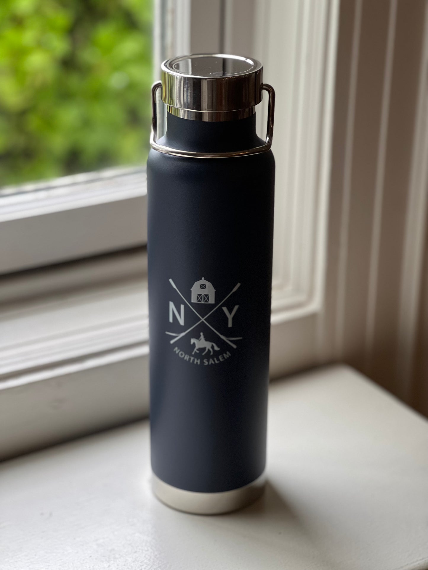 Iconic North Salem Water Bottle - Navy/White